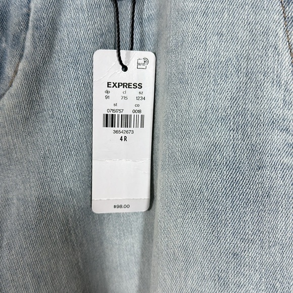 NWT Express Woman's Jeans Light wash Size 4 stretchy Flare - Picture 4 of 5